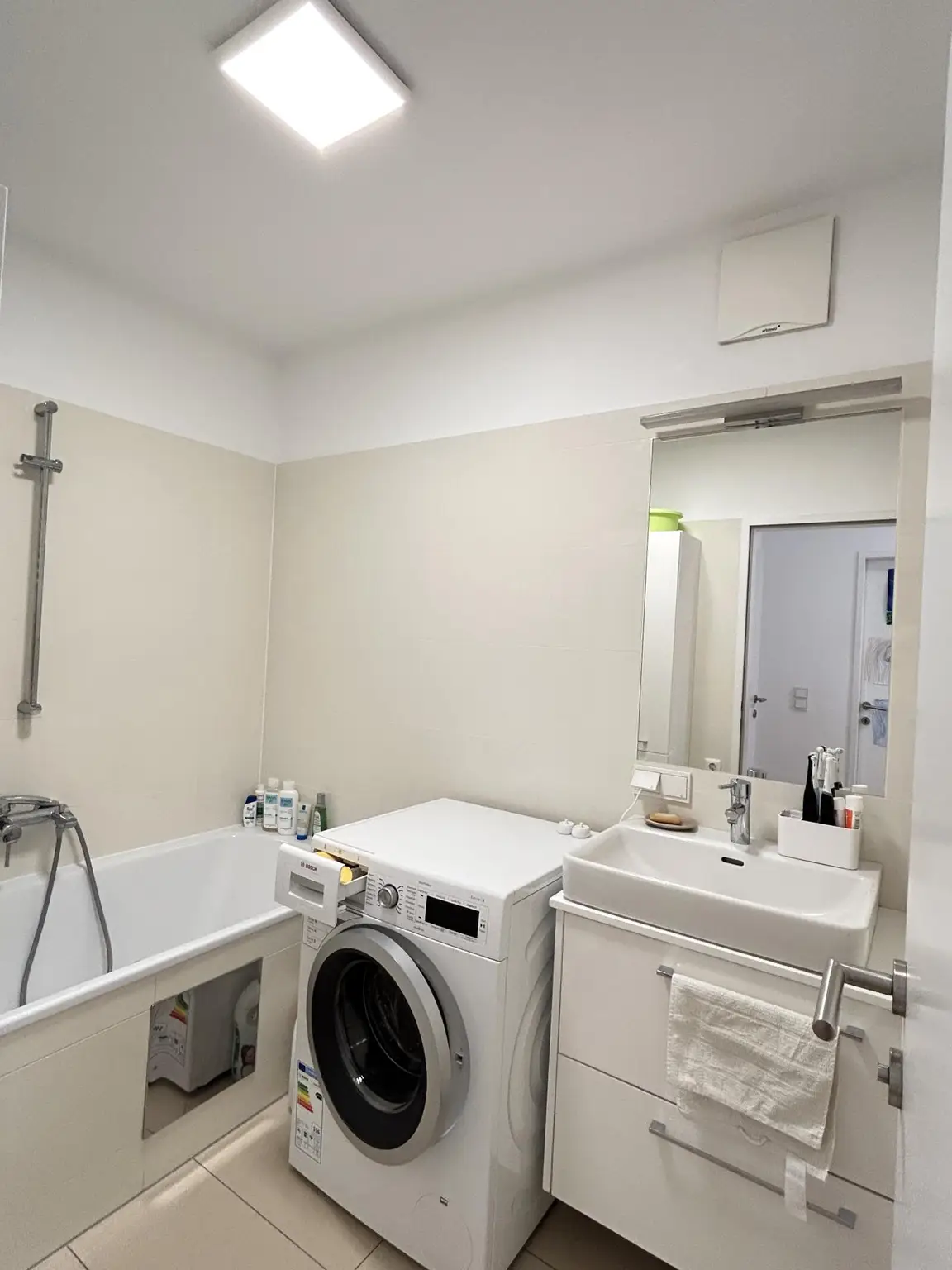 Sehr schöne 2-Zimmer Balkonwohnung, die sich sehen lassen kann!