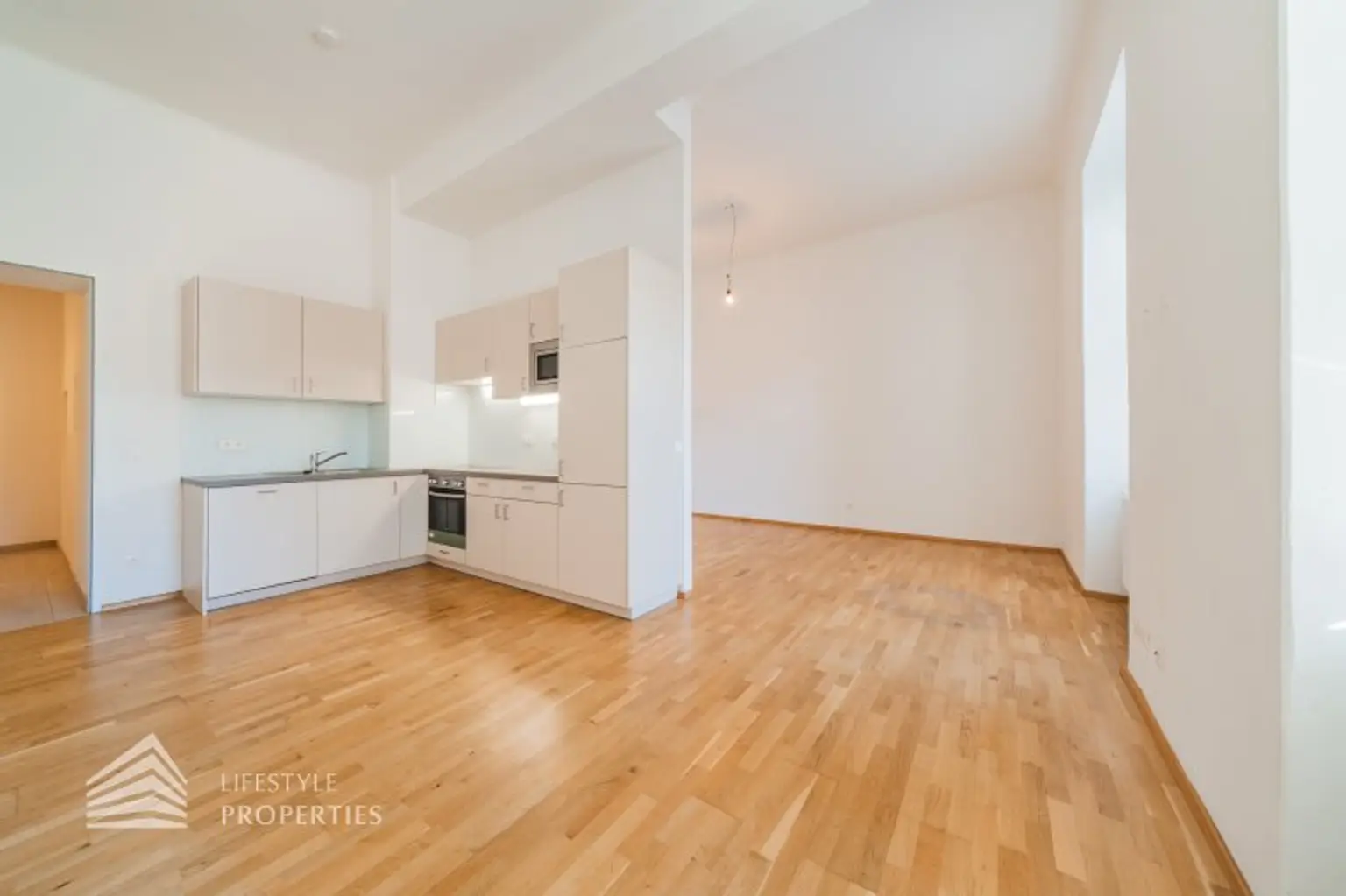 Lichtdurchflutete 2-Zimmer Wohnung, Nähe Steiner Tor