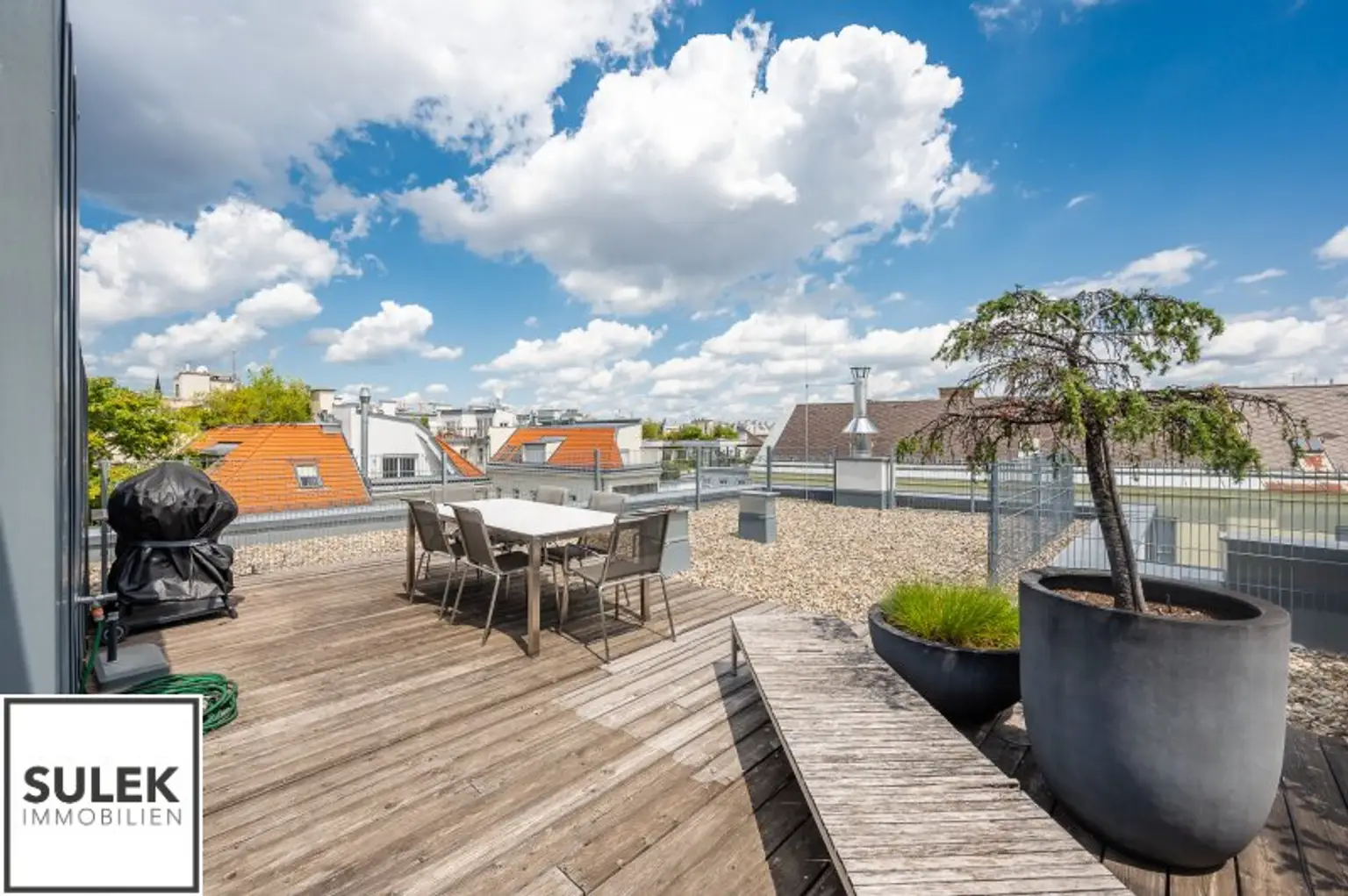 Einzigartige DG-Wohnung mit Loft-Charakter und Terrassen (rd. 165m²) inkl. atemberaubendem Fernblick