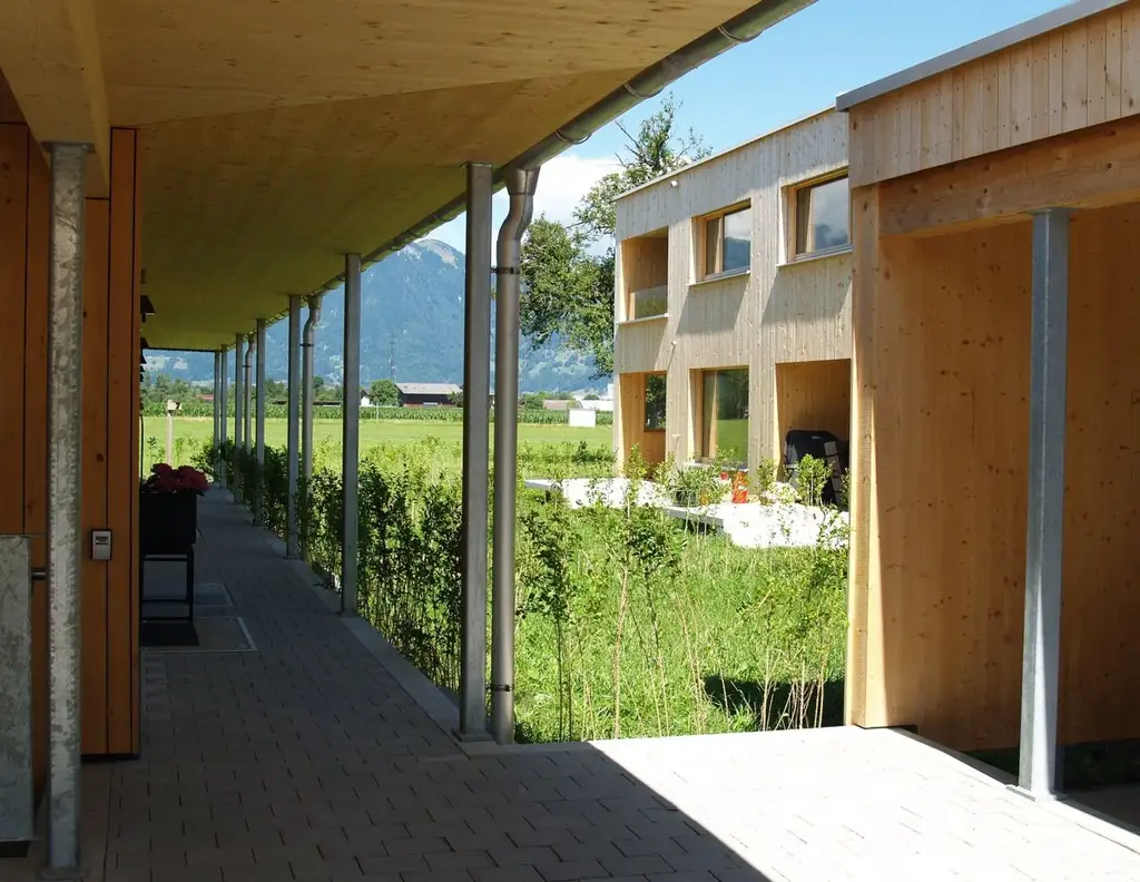 NEU - Feldkirch Gisingen Guldenäcker - Vollholz Reihenhaus mit 5 Zimmer, Garten und Carport, Top Lage