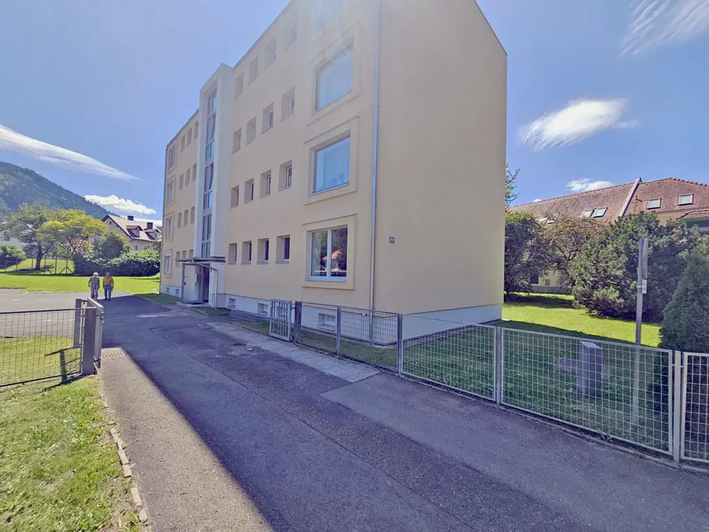 3 Zimmer, mit Loggia , Carport