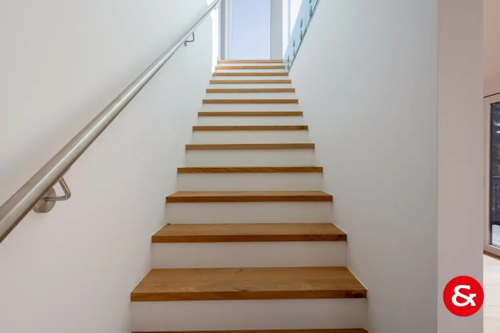 Modernes, klar gestaltetes Einfamilienhaus mit viel Platz und Technik!