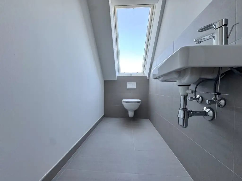 Dachgeschossausbau mit Terrasse & Klimaanlage - Erstbezug