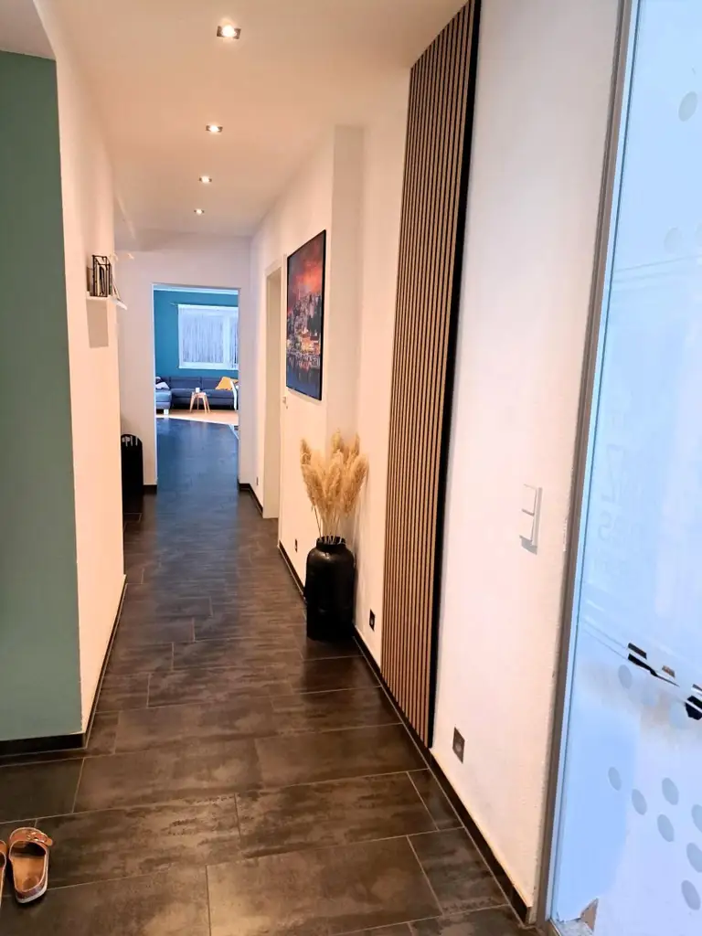 Wohnjuwel mit 2 Wohnungen (ca. 290 m² Wfl.), 2 Terrassen, Gartenareal mit Pool & Poolhaus - Neuzeug