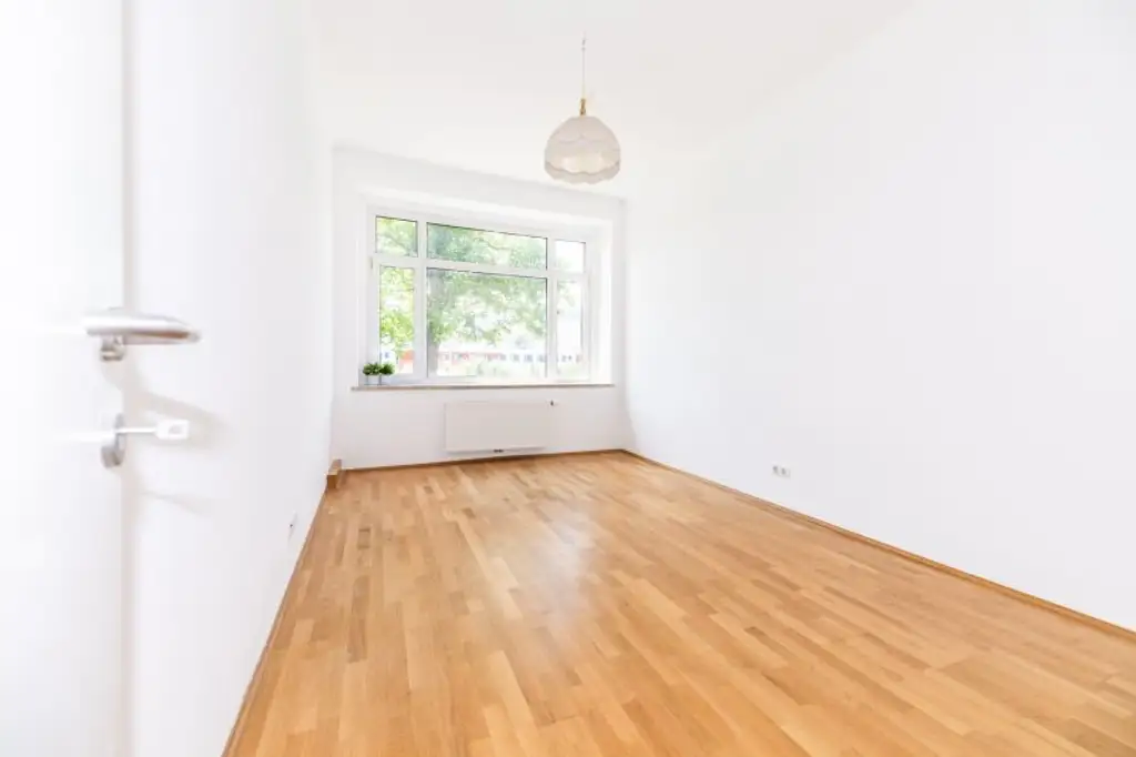 ZEITGEMÄSSES WOHNEN I MODERNE AUSSTATTUNG I HOCHWERTIGE KÜCHE I KLARE LINIEN UND ELEGANTE RAUMAUFTEILUNG I PROJEKT WOHNEN