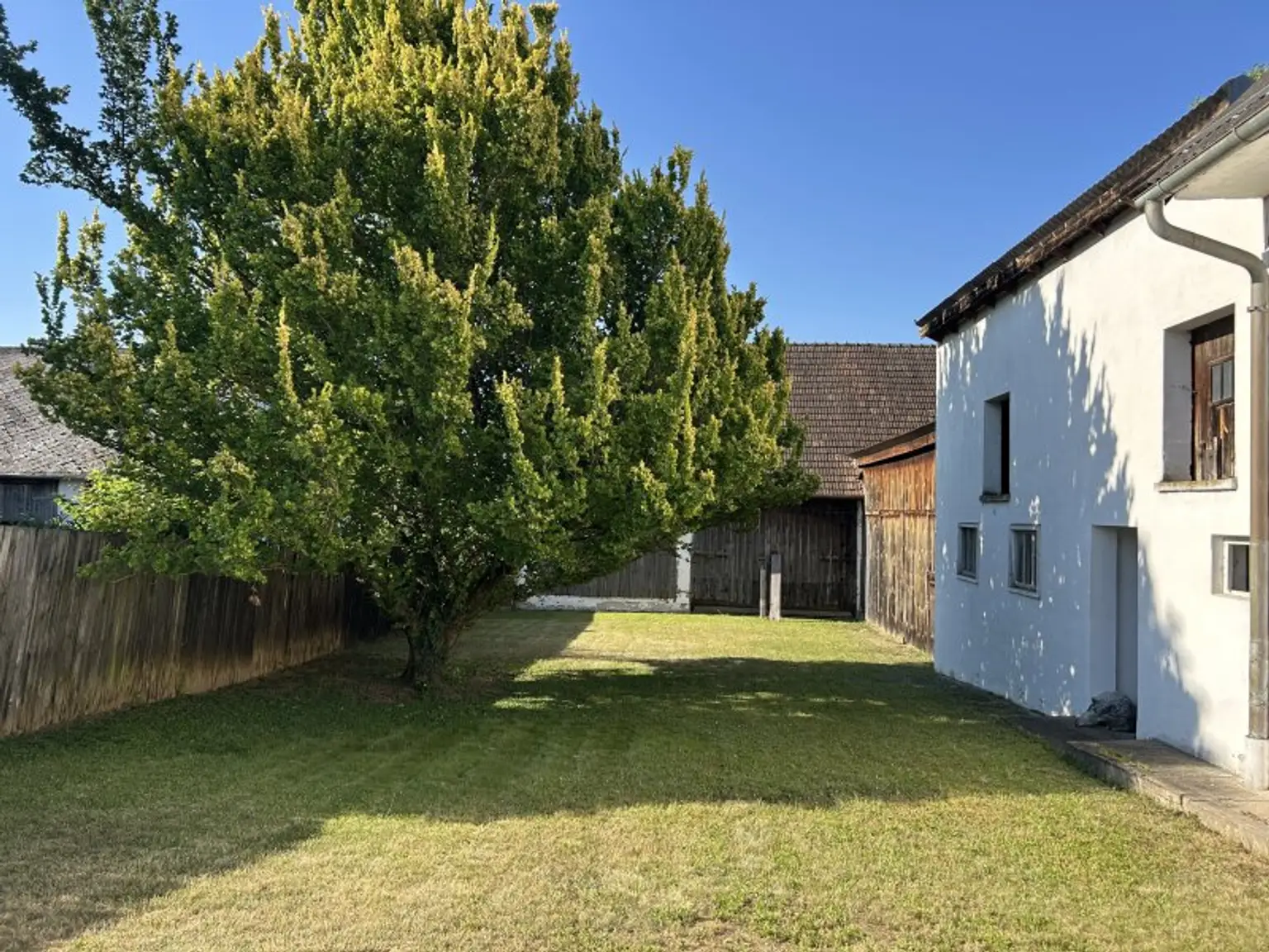 +++ Charmantes Bauernhaus mit großzügigen Nebengebäuden und großem Garten in Kleinwarasdorf! +++