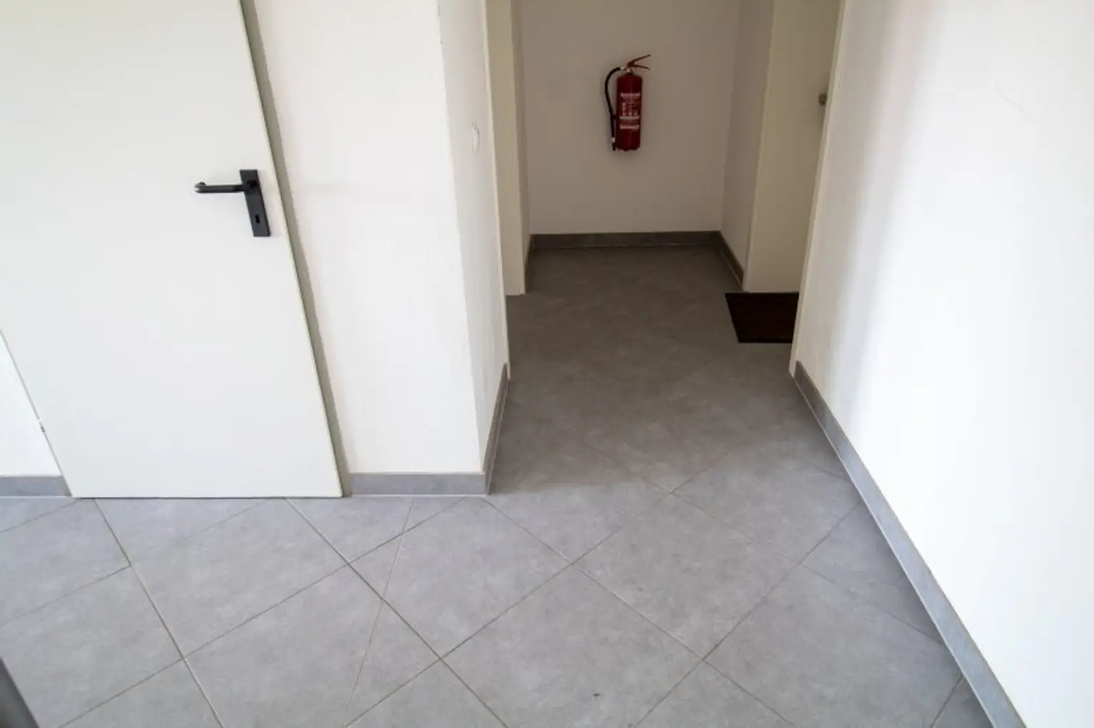 MIETWOHNUNG in SCHNELLBAHNNÄHE mit Fußbodenheizung, Parkplatz und großem Kellerabteil -> Saniert!