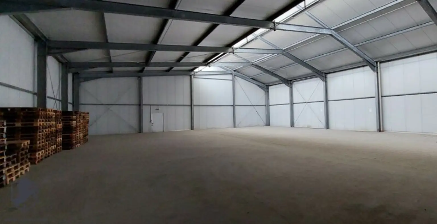 LAGERHALLE in sehr guter Lage mit 950 m² zu vermieten.