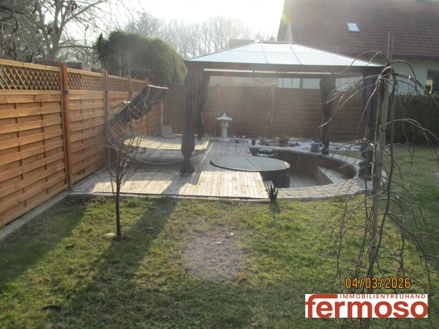 Traumhafter Bungalow vollunterkellert mit Fitness und Kino, perfekt und gepflegt mit wunderbaren Garten