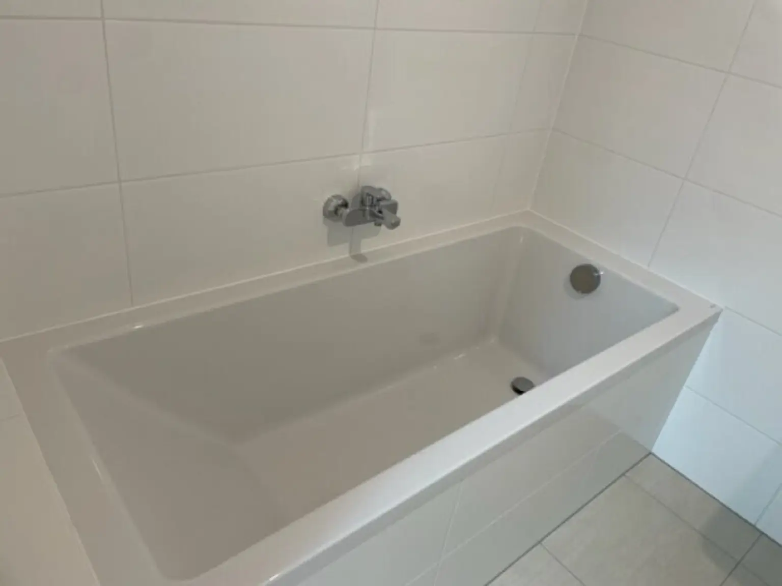 2-Zimmer-Dachterrassenwohnung Erstbezug inkl hochwertiger Küche, Außenfläche und Kellerabteil mit Blick ins Grüne - KLOSTERNEUBURG/ K126 T53