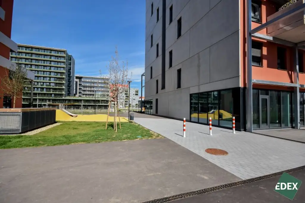 Moderne Geschäftsfläche in Neubausiedlung nahe Badeteich Hirschtetten