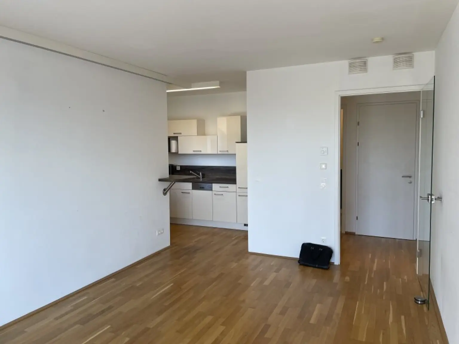 TOP 2-ZIMMMER-WOHNUNG ++ TERRASSE MIT FERNBLICK/GARAGE ++ NÄHE SCHWECHAT!