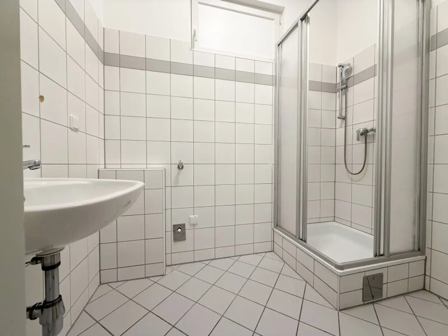 2-Zimmerwohnung mit NEUER EINBAUKÜCHE in 1120 Wien mit Lift zu vermieten