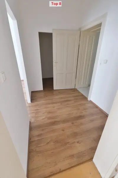 Drei UNBEFRISTETE 2 Zimmer-Wohnungen mit KFZ-Stellplatz im Haus