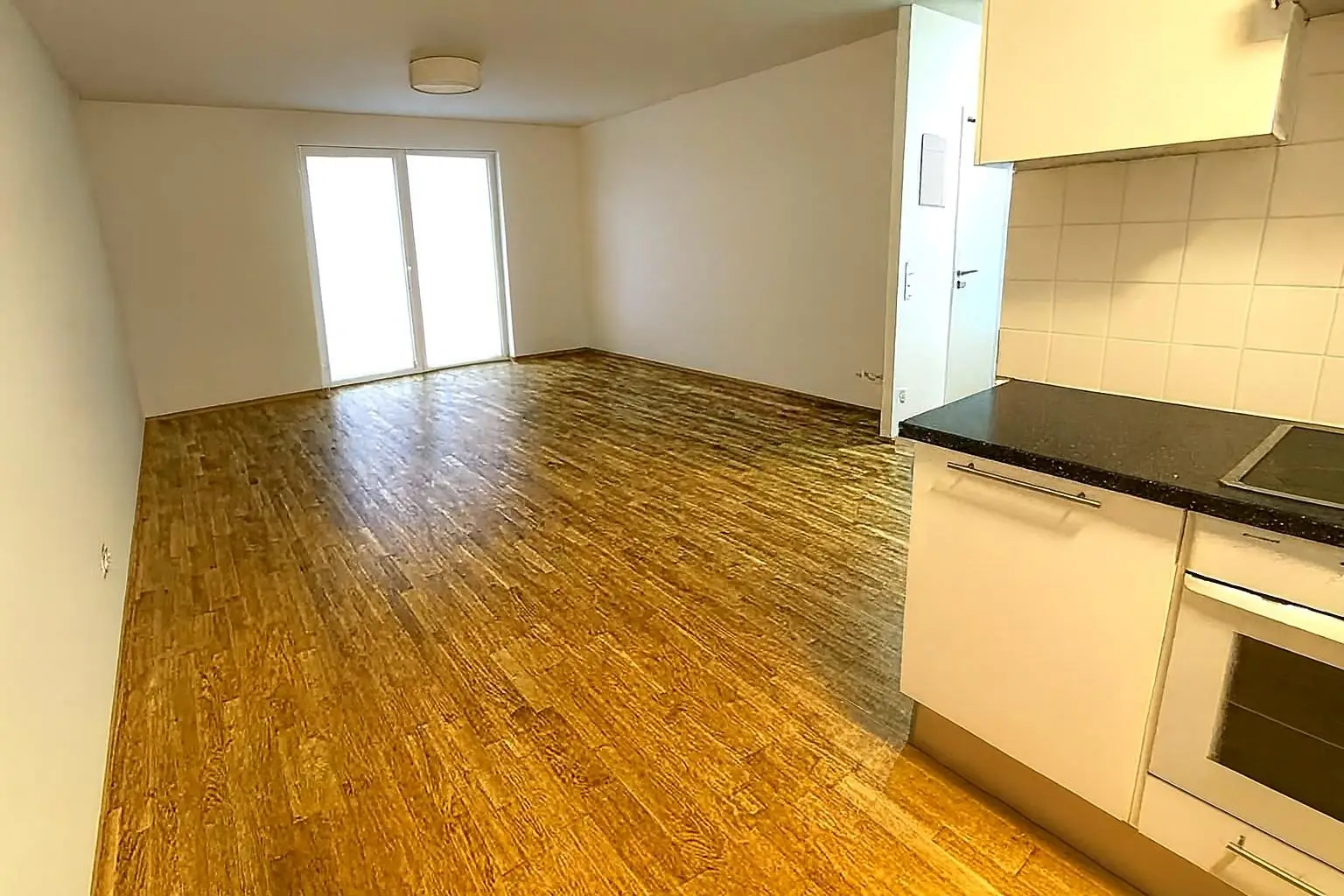 Blick von der Küche ins Wohnzimmer 2