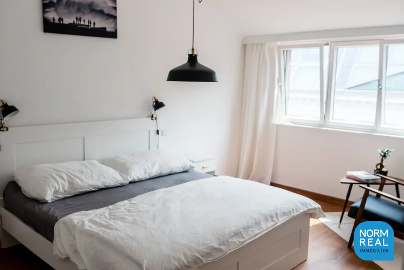 Komplett möblierte Dachgeschosswohnung mit Terrasse