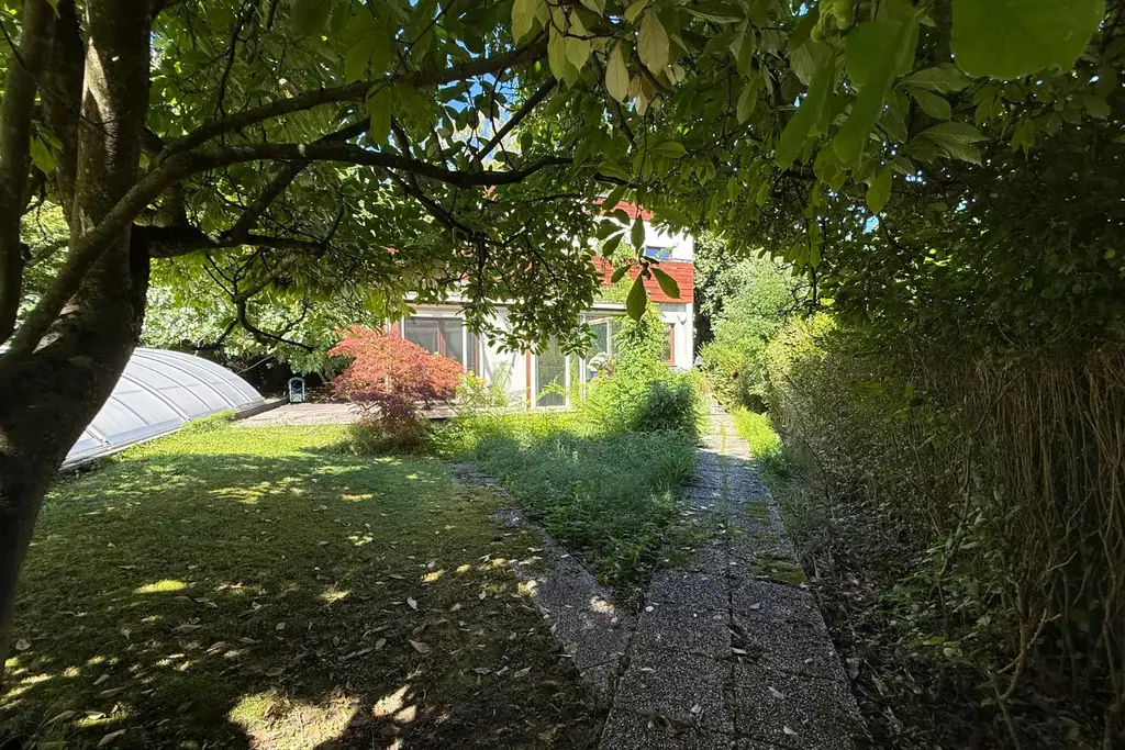 Traumhaftes Gartenparadies in Maurer BESTLAGE