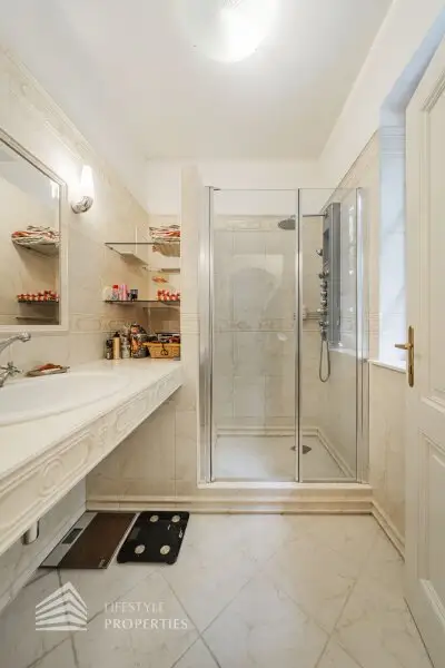 Wunderschöne Villa mit Pool und weitläufigem Grundstück, Nähe Pressbaum