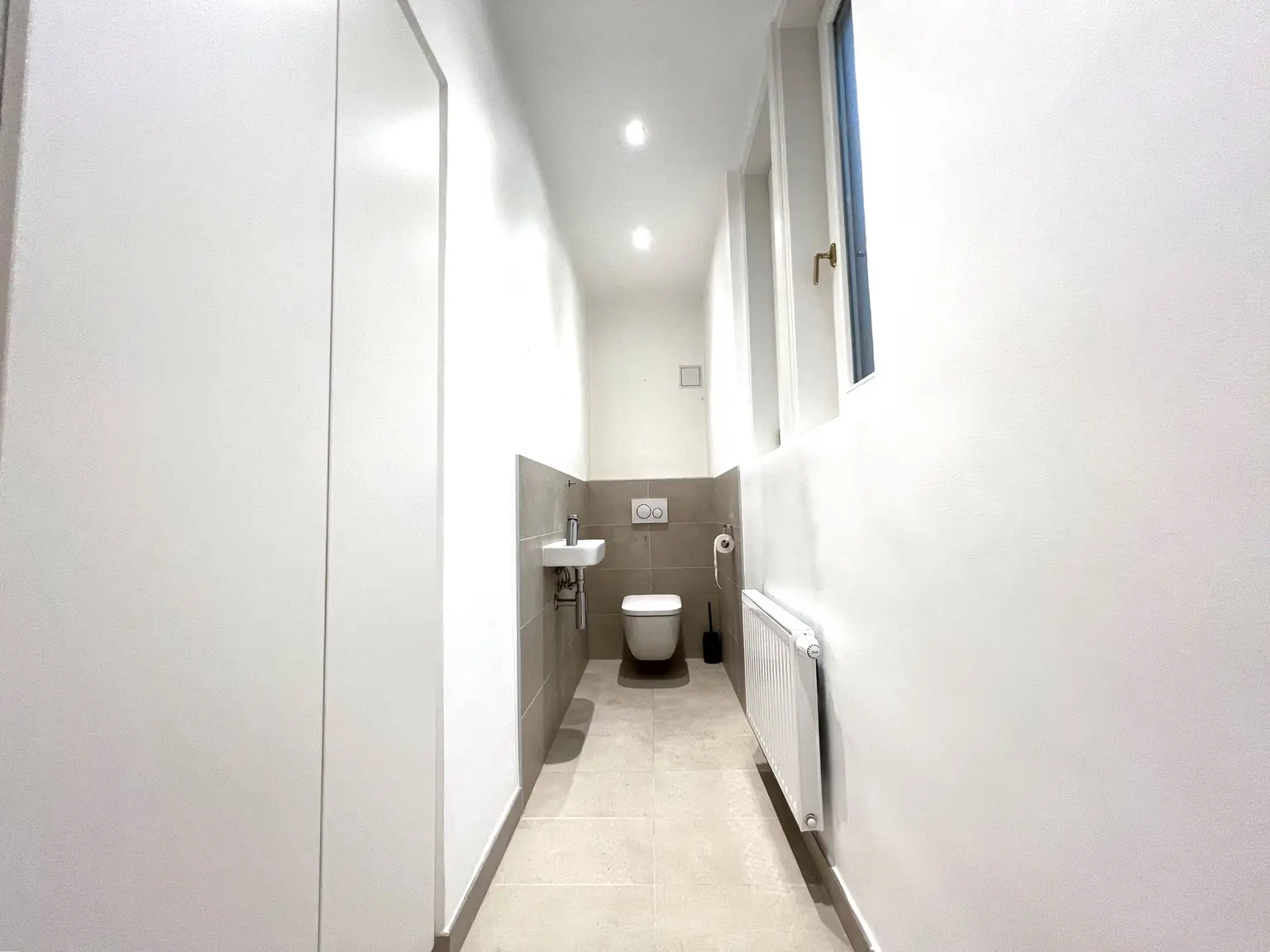 UNBEFRISTET: Prachtvolle, klimatisierte 5-Zimmer-Wohnung mit fantastischer Stadtaussicht / Beautiful air-conditioned 5-room flat with fantastic city view