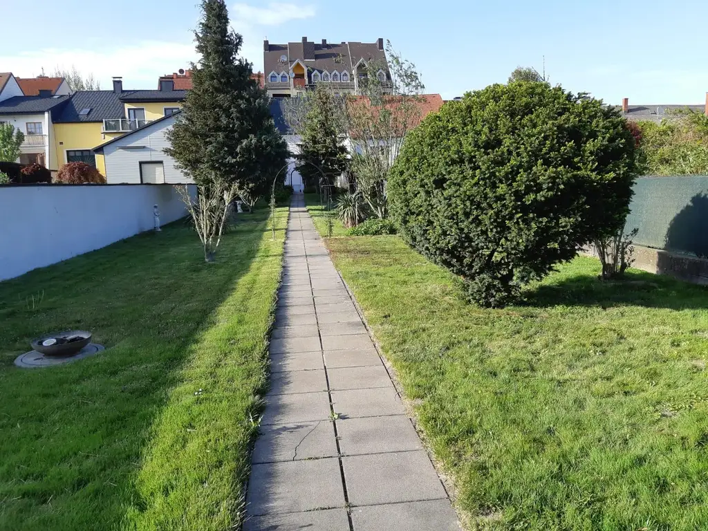 EIN ZUHAUSE MIT FREIRAUM - WOHNHAUS MIT GROSSEM GRUNDSTÜCK