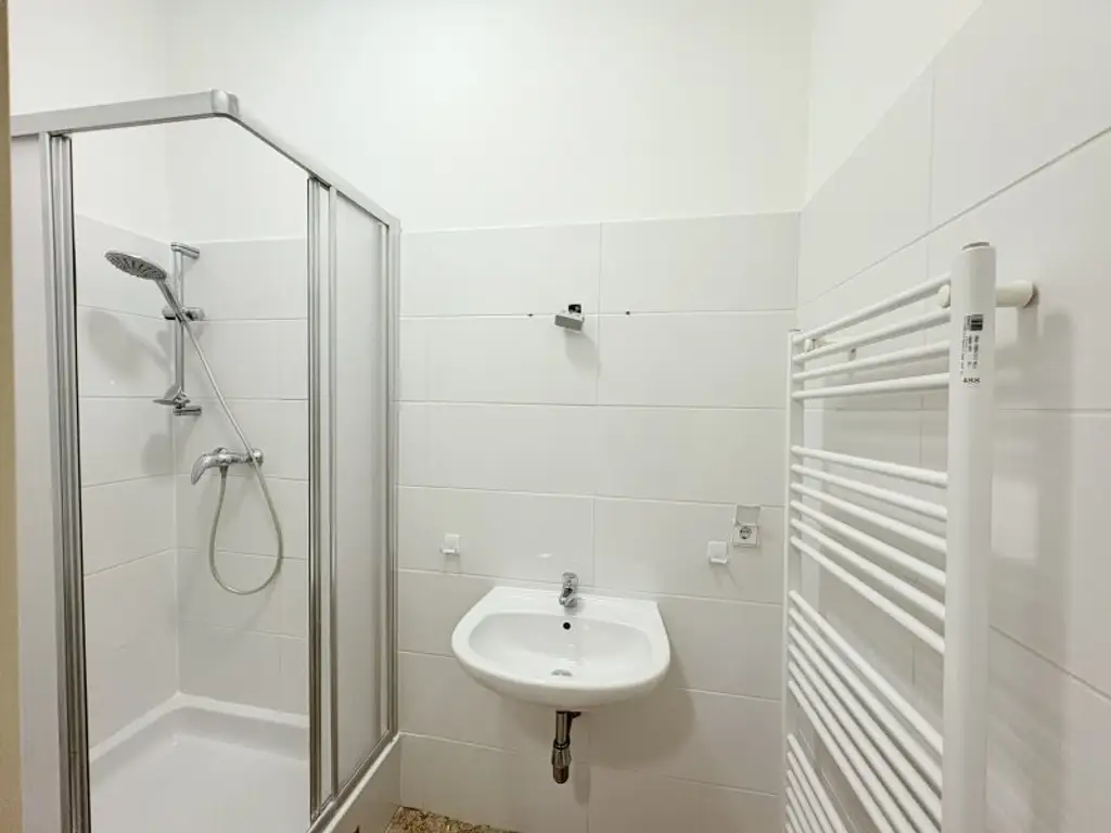 Großzügiges 3-Zimmer Altbaujuwel mit Nähe zur U4 Friedensbrücke! Zwei Badezimmer!