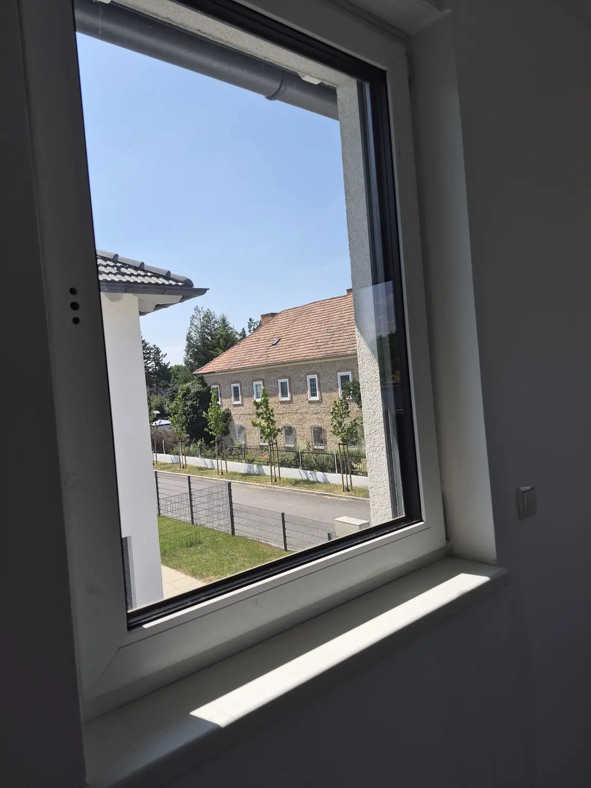 Neubau - Tolle Doppelhaushälfte belagsfertig - Neufelder See schnell erreichbar!