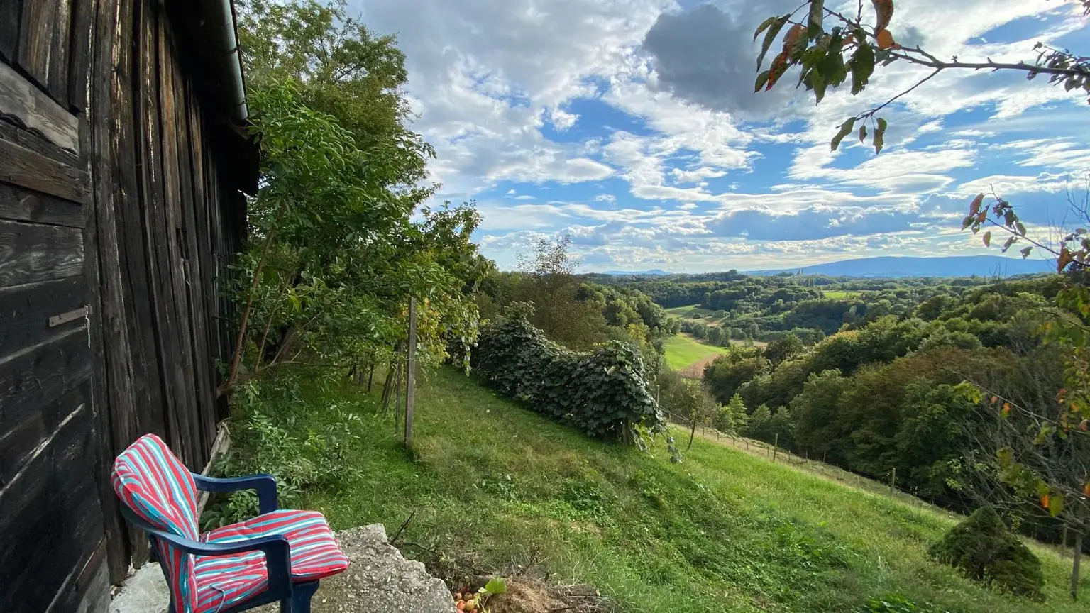 SLOWENIEN!!! Sanierungsbedürftiges Knusperhäuschen in einmaliger Aussichtslage!