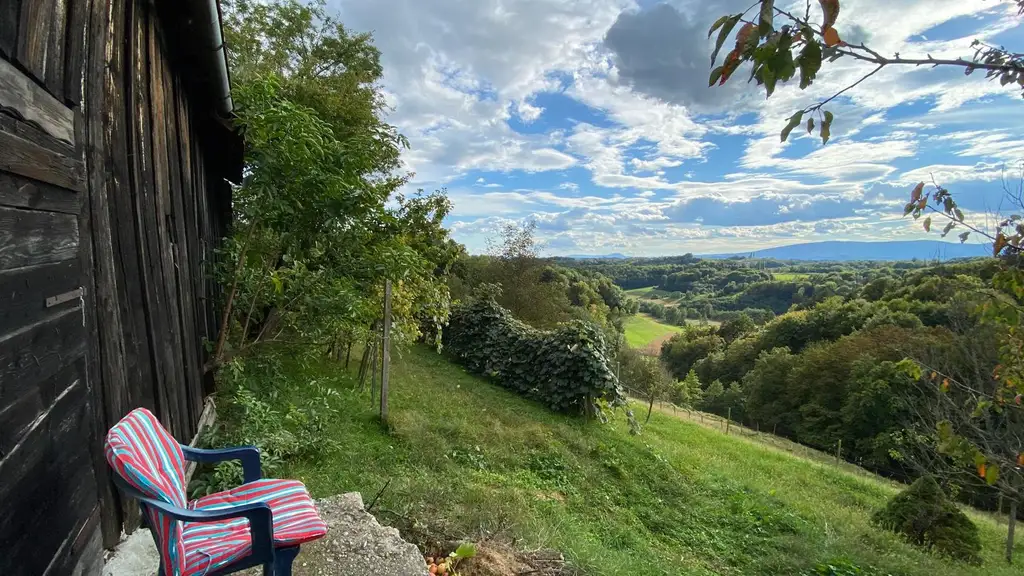 SLOWENIEN!!! Sanierungsbedürftiges Knusperhäuschen in einmaliger Aussichtslage!