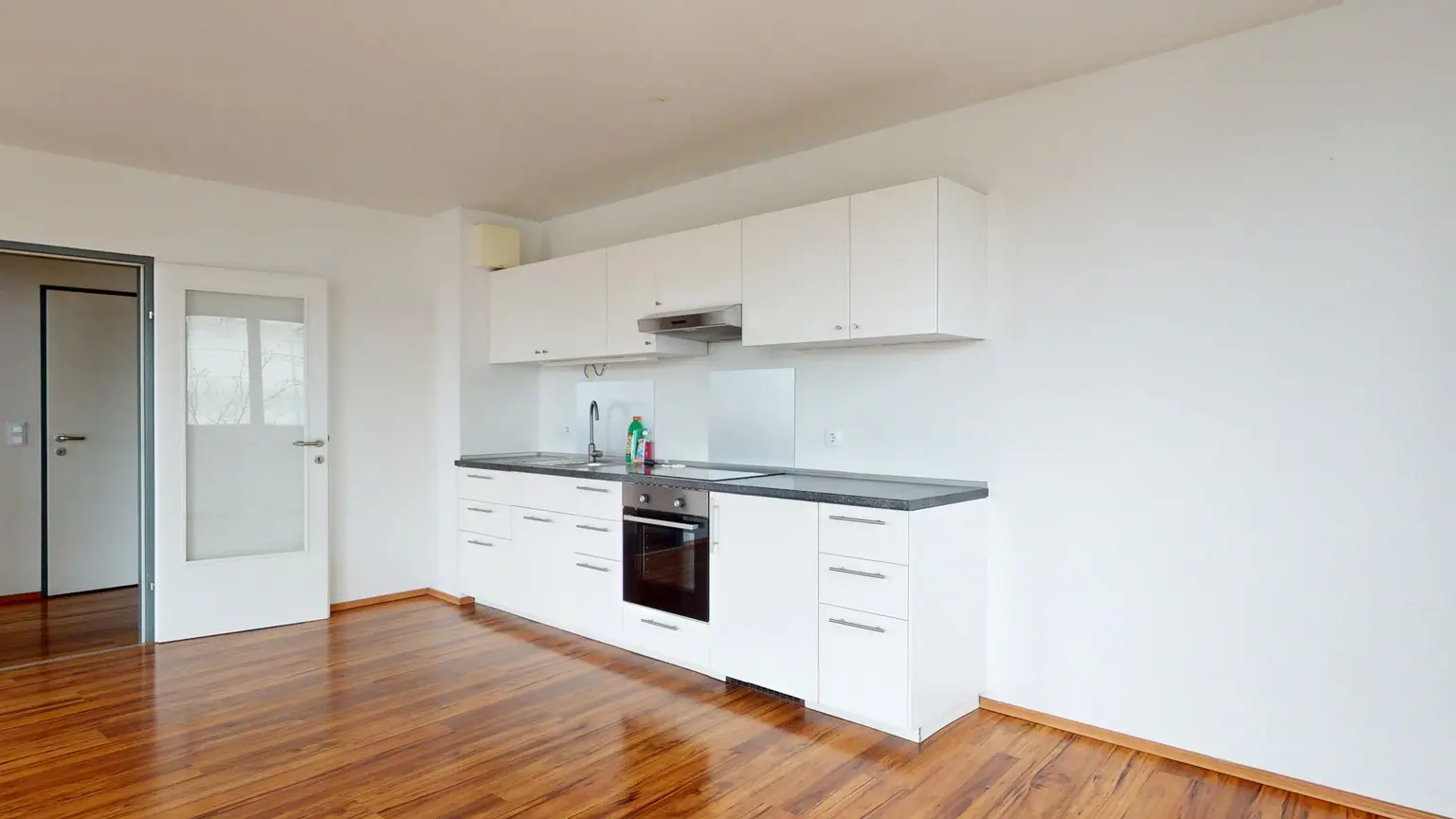 Hardtmuthgasse/Leebgasse: Gepflegte Balkonwohnung - Wohnküche - 3. Liftstock - Gute Infrastruktur