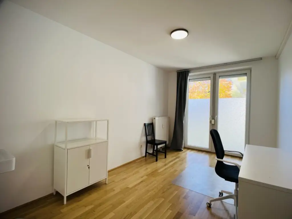 Vielseitig nutzbare, sanierte Praxis / Wohnung in zentraler Bahnhofsnähe in Brunn am Gebirge – Kauf oder Miete möglich!