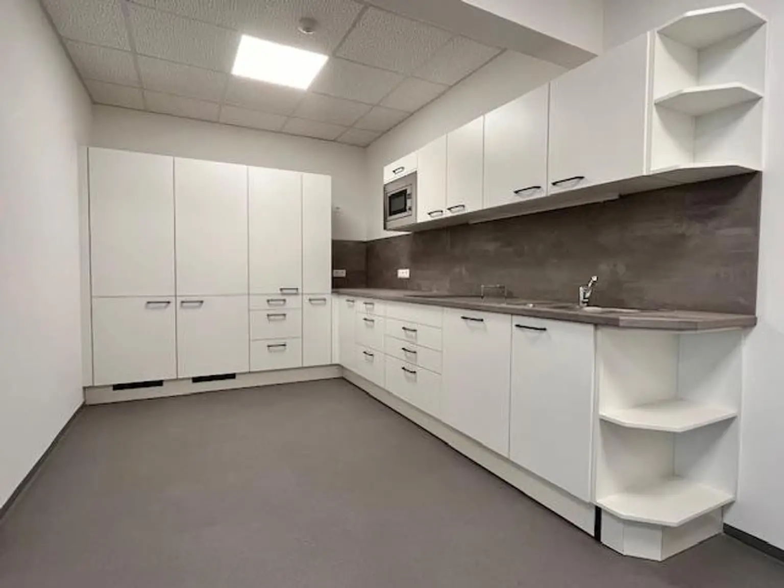 Neu sanierte Büroflächen (~16 m² bis ~345 m²) in der ehem. Kopal-Kaserne zu vermieten