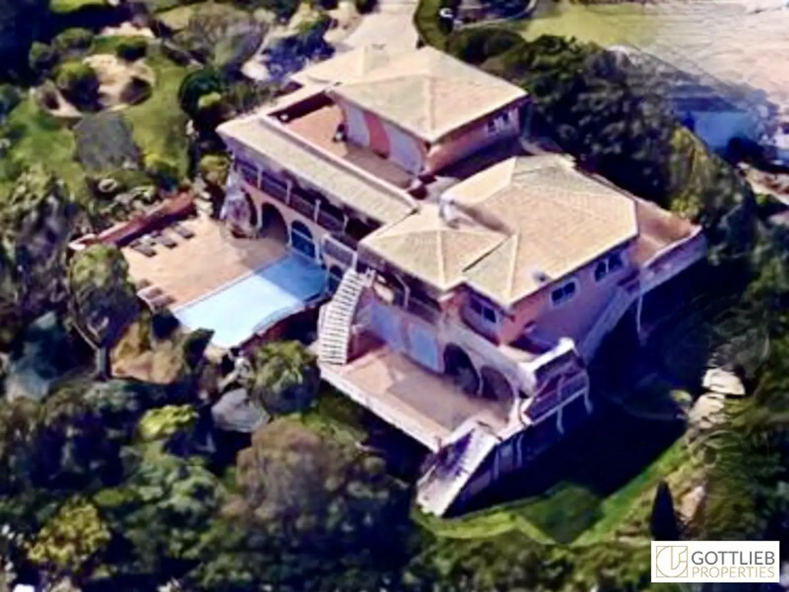 Uneinsehbare Villa mit Terrassen und großem Garten, Swimmingpool und Meerblick