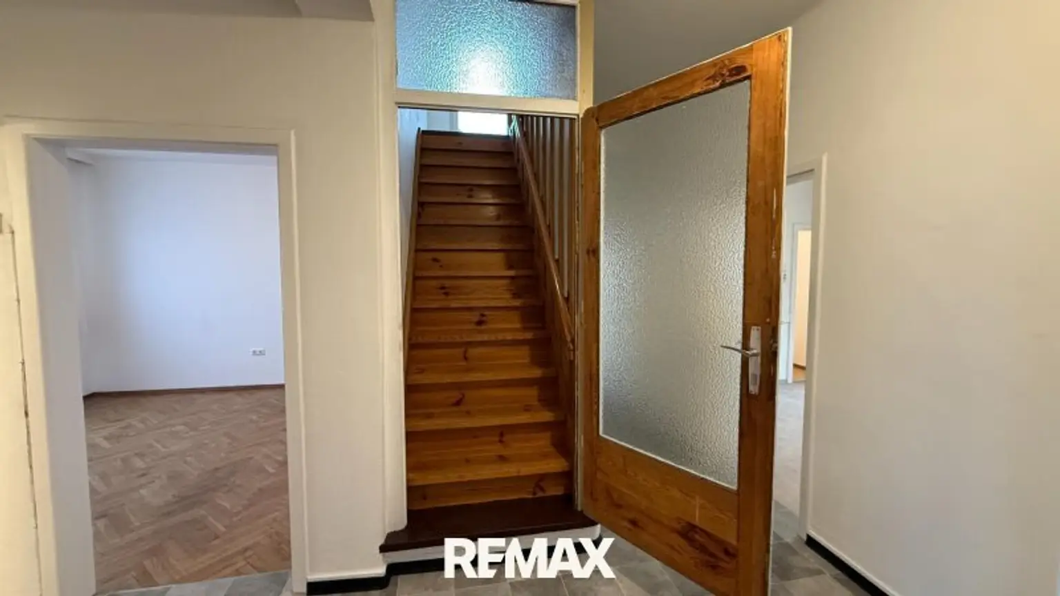 EG Treppen zum DG