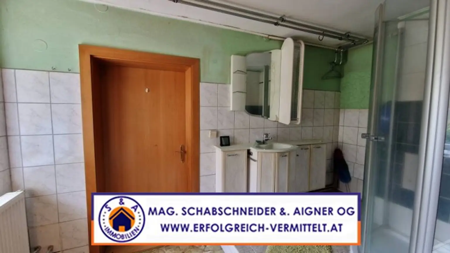 Kleines Stadthaus zum Renovieren mit ruhigem Garten mitten im Zentrum!