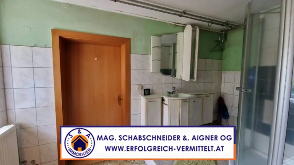 Kleines Stadthaus zum Renovieren mit ruhigem Garten mitten im Zentrum!