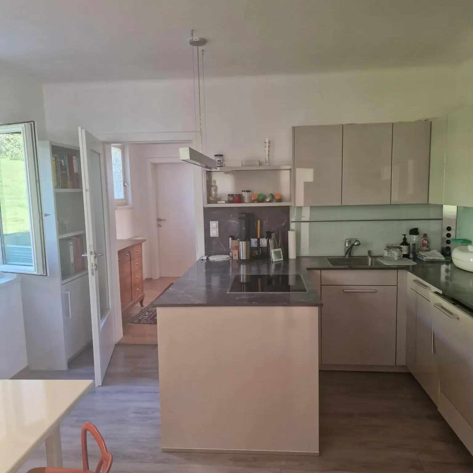 Einziehen und genießen! Sonniges Einfamilienhaus mit Doppelgarage, Terrasse uvm