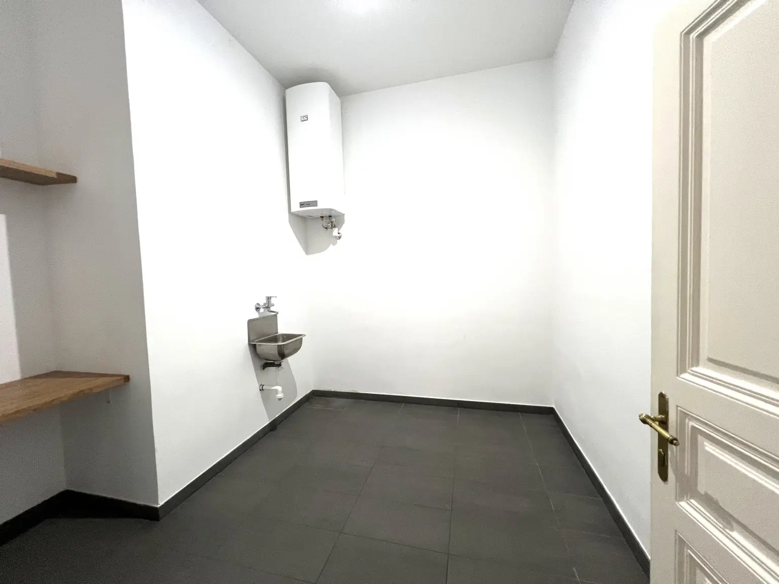 Prunkvolle 6-Zimmer Wohnung im repräsentativen Haus / Impressive 6-room-apartment in a representative building