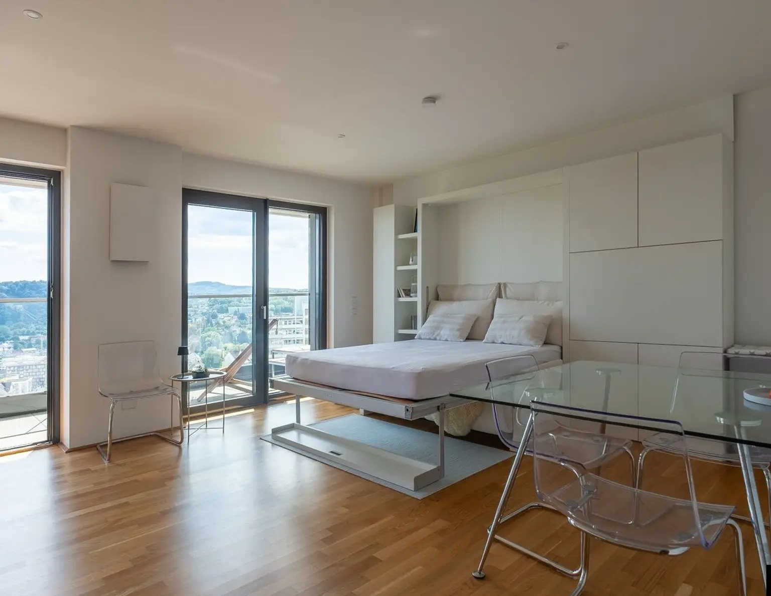 LINZ: Bruckner Tower. Sonniges Micro Loft mit traumhafter Aussicht