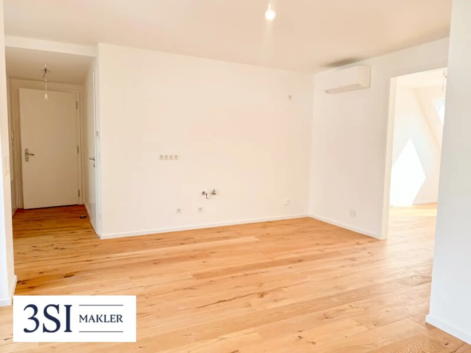 Eleganz & Komfort – moderne Dachgeschosswohnung mit Balkon & Premium-Design