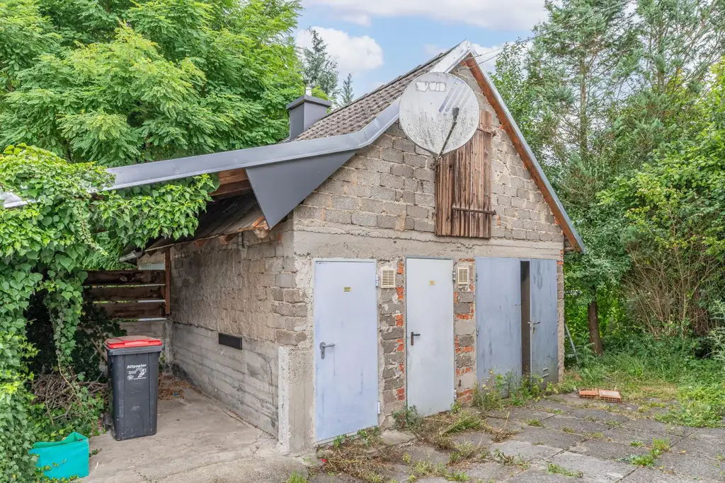 Einfamilienhaus mit Nebengebäuden und großem Grundstück Nähe Enns