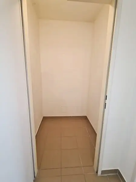 TERRASSENHIT, 61 m2 Dachgeschoß mit 48 m2 Terrasse, Wohnküche, 1 Zimmer, Wannenbad, Parketten, Fernblick, Holbeingasse