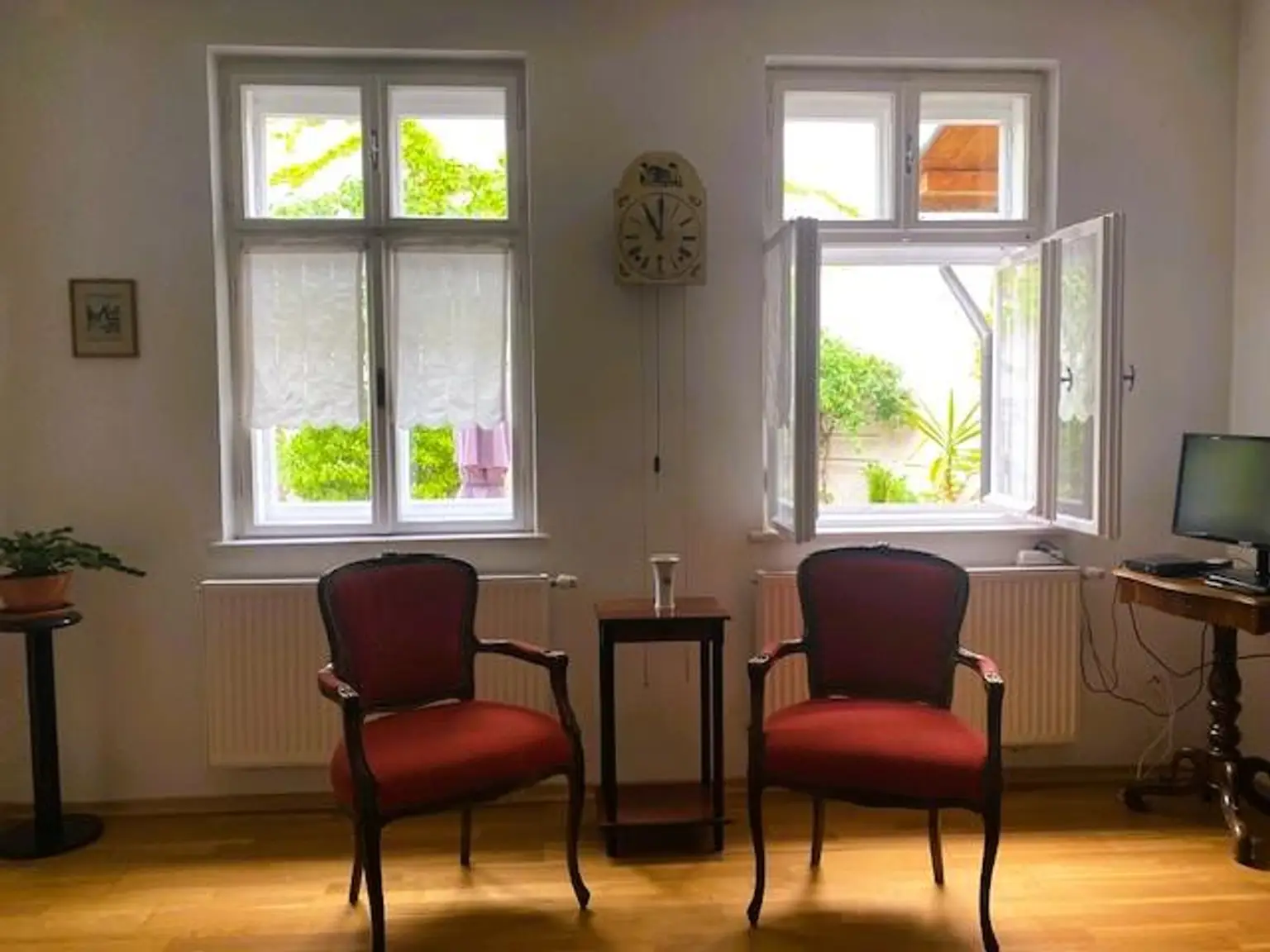 Ländliche Eleganz neu interpretiert – Streckhof mit zwei Wohneinheiten, Arkadenflair & Pooloase!