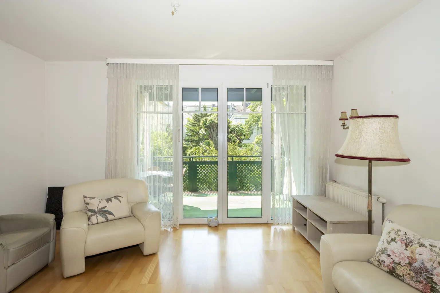 ++ Ruheoase im Zemtrum:  Barrierefreie 2-Zimmer-Wohnung mit Balkon, Grünblick und Tiefgaragenplatz ++