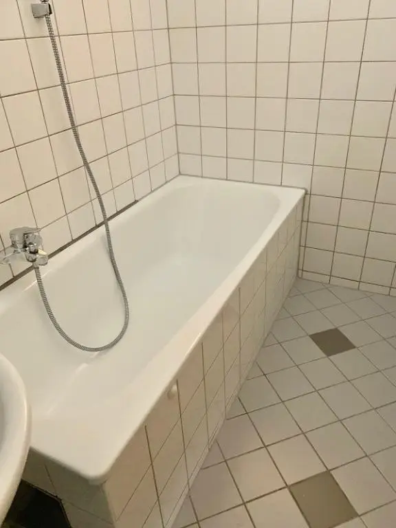 LINZ/URFAHR (AUBERG) : TOP-Mietwohnung ca. 42 m2 (2 Zimmer) +  BALKON mit Pöstlingbergblick +  KÜCHE
