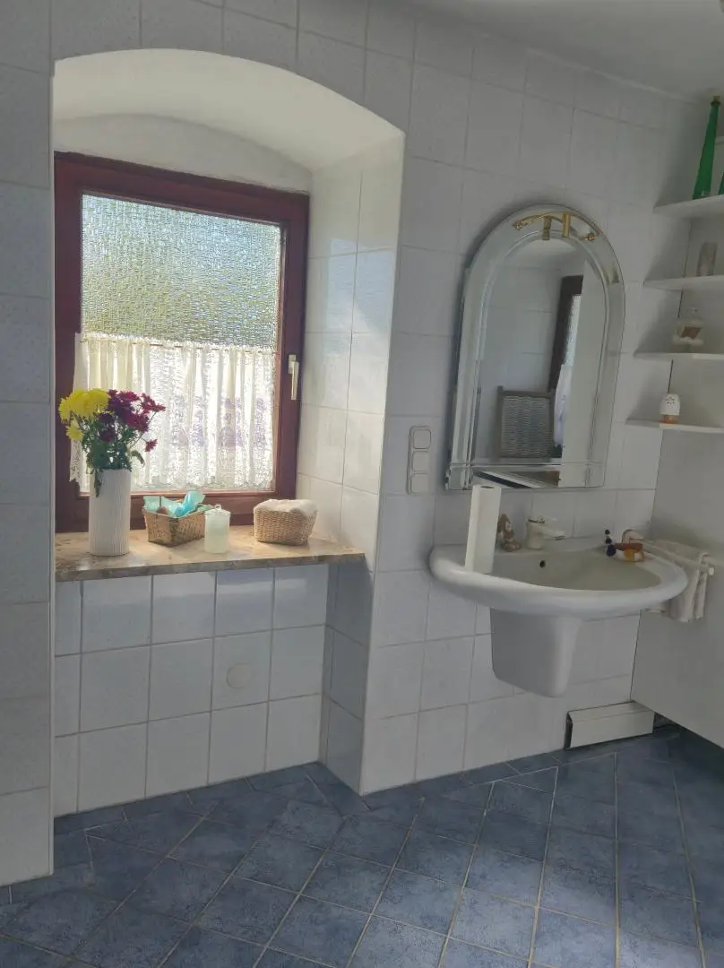 Wunderschöner Dreikanthof in Ruhelage mit Reithalle