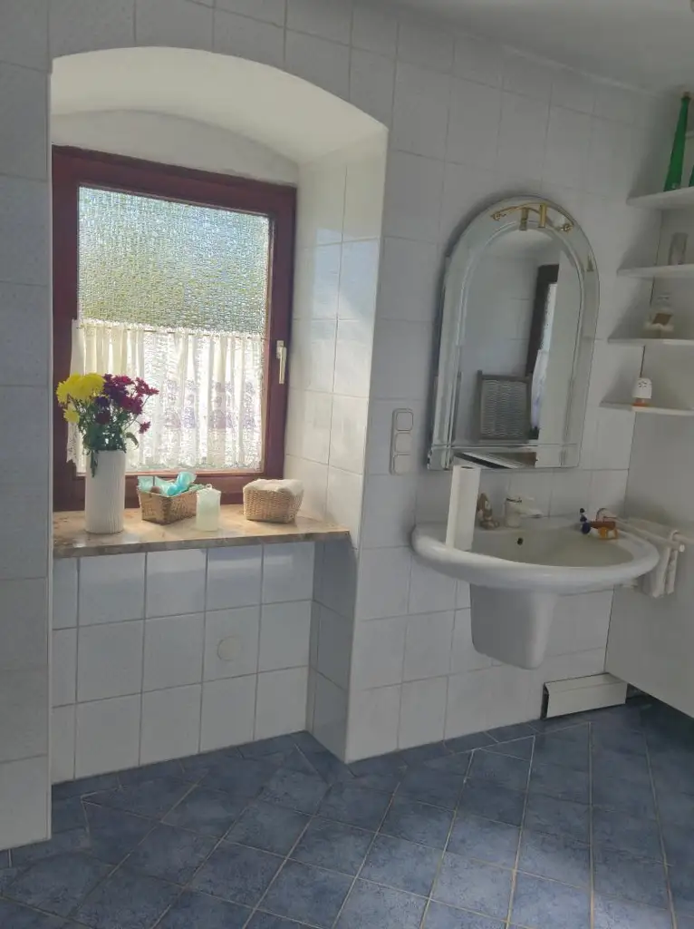 Wunderschöner Dreikanthof in Ruhelage mit Reithalle