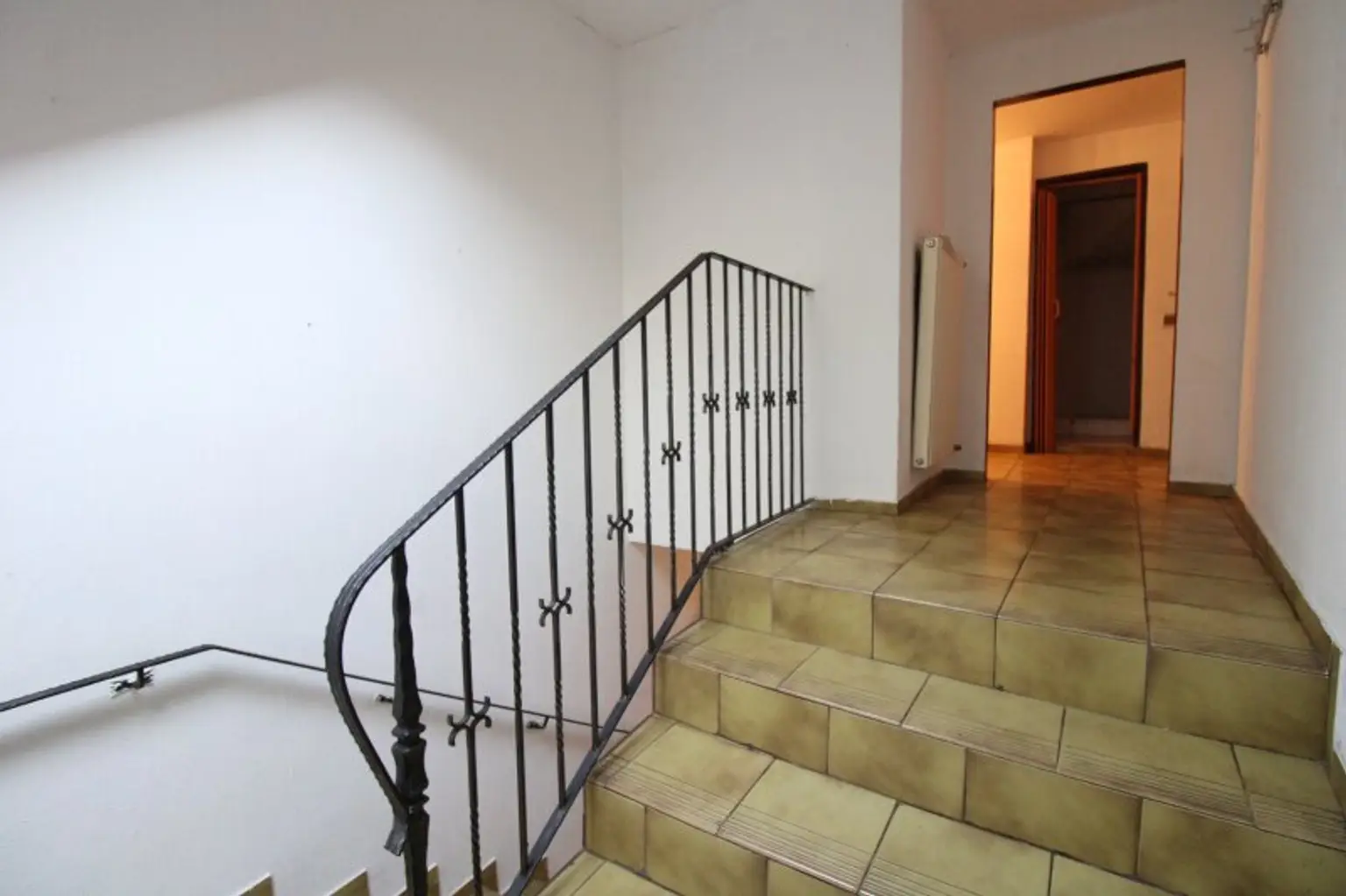 WAIDMANNSDORF  -  Sanierungsbedürftiges Haus in Aussichtslage!