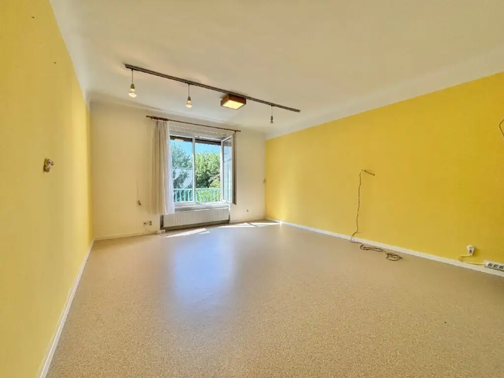 ERSTBEZUG nach Sanierung mit Südwestloggia in den begrünten Innenhof | Nähe Obkirchermarkt I Fotos vor Sanierung – Fertigstellung in Kürze
