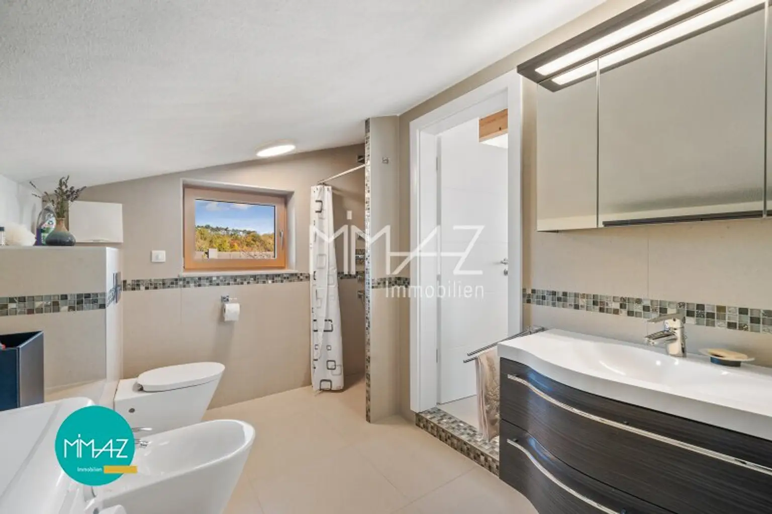 Großzügig • Hell • Außergewöhnlich! Lichtdurchflutetes Penthouse mit 3 Terrassen und Eigengarten! Weitblick inklusive!