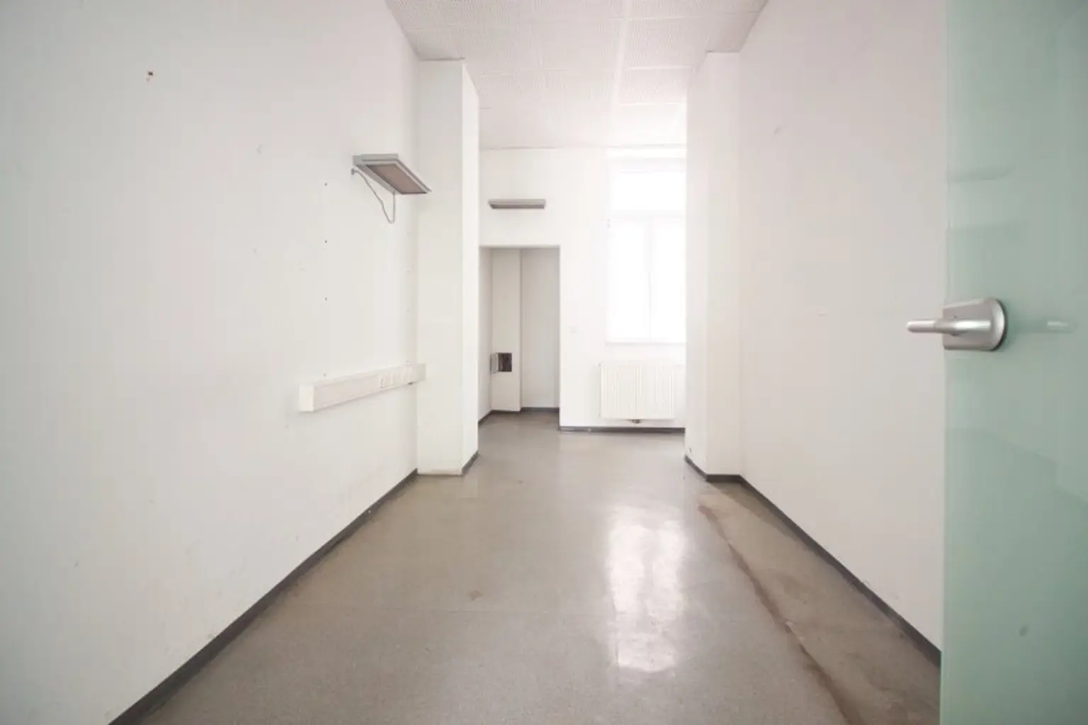 Attraktives, helles Geschäftslokal zur vielseitigen Nutzung mit guter Sichtbarkeit | flexibler Grundriss | leerstehend